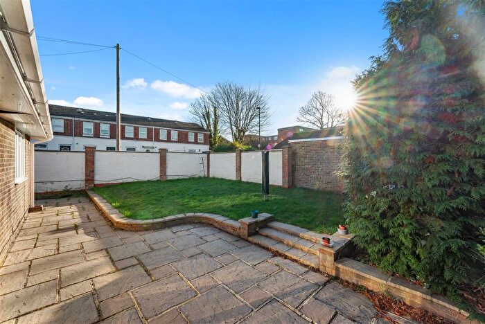 2 Bedroom Detached Bungalow For Sale In St. Lukes Close, Woodside, Croydon, SE25