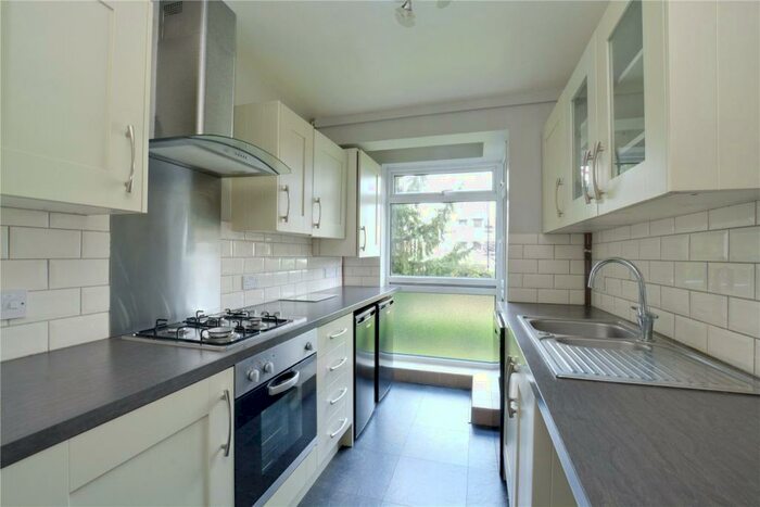 2 Bedroom Apartment To Rent In The Squirrels, Belmont Hill, London, SE13