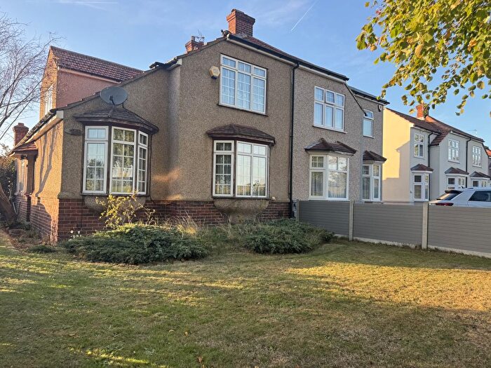 4 Bedroom Semi Detached House For Sale In Woolwich Road, Bexleyheath, Kent, DA7