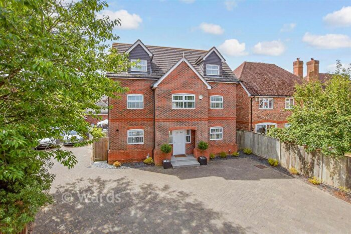 5 Bedroom Detached House For Sale In Quindell Place, Kings Hill, Kent, ME19