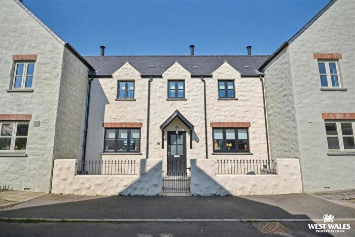 3 Bedroom Terraced House For Sale In Will Phillips Yard, Newport, SA42