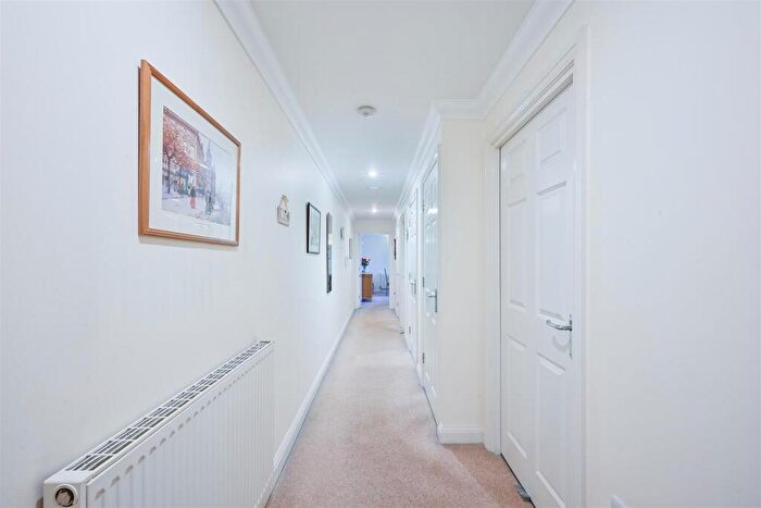 2 Bedroom Apartment For Sale In Wingfield Court, Banstead, SM7