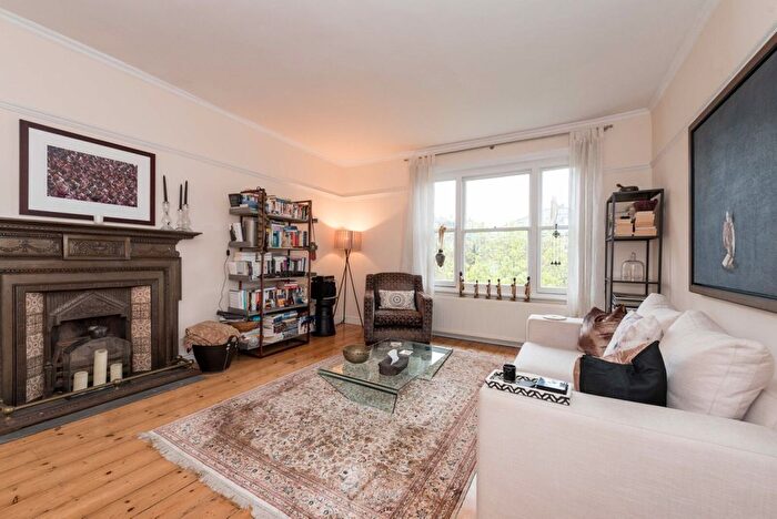 2 Bedroom Flat To Rent In Belsize Square, London, NW3