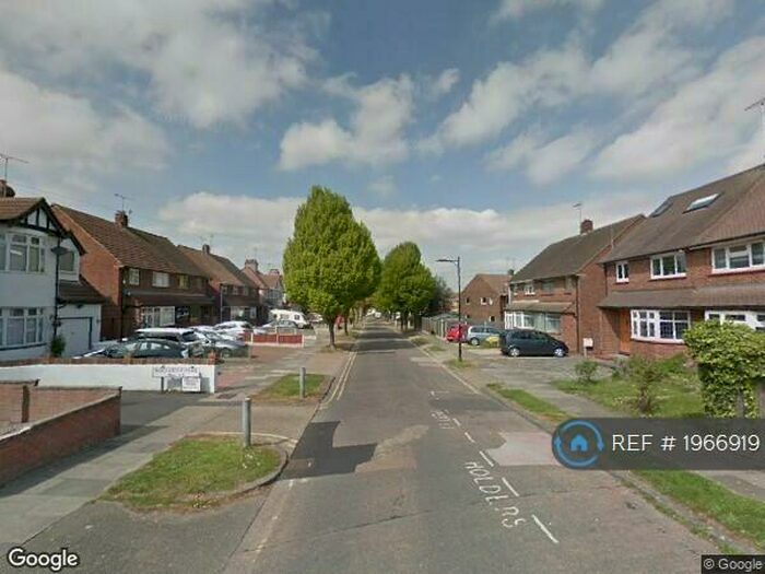 Studio To Rent In Carlton Avenue, Westcliff-On-Sea, SS0