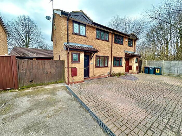 3 Bedroom Semi Detached House To Rent In Marsom Grove, Luton, LU3