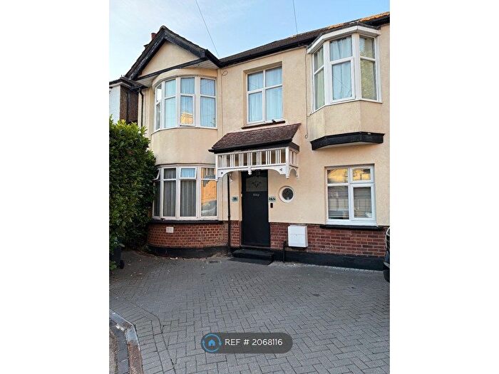 3 Bedroom Detached House To Rent In Chase Hill, Enfield, EN2