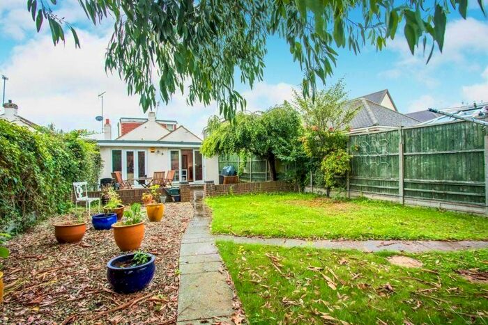 3 Bedroom Bungalow To Rent In Knighton Way Lane, Denham, Uxbridge, Middlesex, UB9