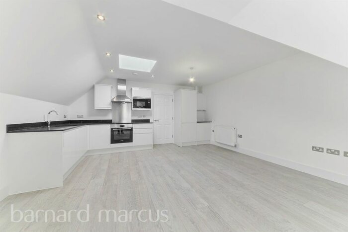 2 Bedroom Flat To Rent In Rectory Park, Sanderstead, South Croydon CR2