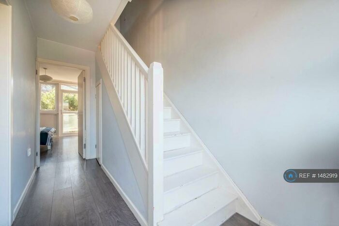 3 Bedroom Maisonette To Rent In Waylett House, London, SE11