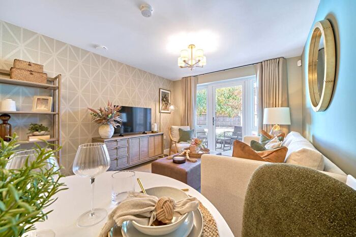 2 Bedroom Flat To Rent In Rickmansworth, WD3