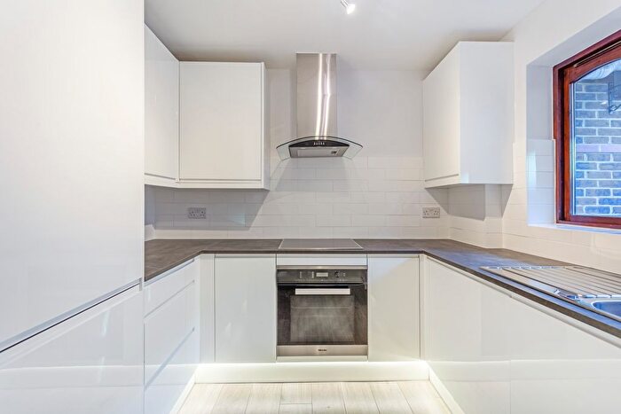 2 Bedroom Flat To Rent In Sheet Street, Windsor, SL4