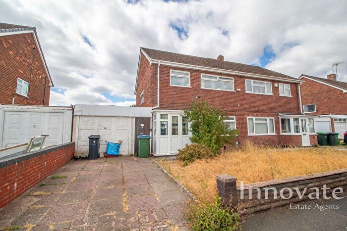 3 Bedroom Semi Detached House For Sale In Lea Avenue, Wednesbury, WS10