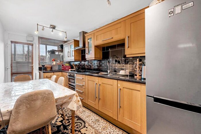 2 Bedroom Flat To Rent In Brenthouse Road, London, E9