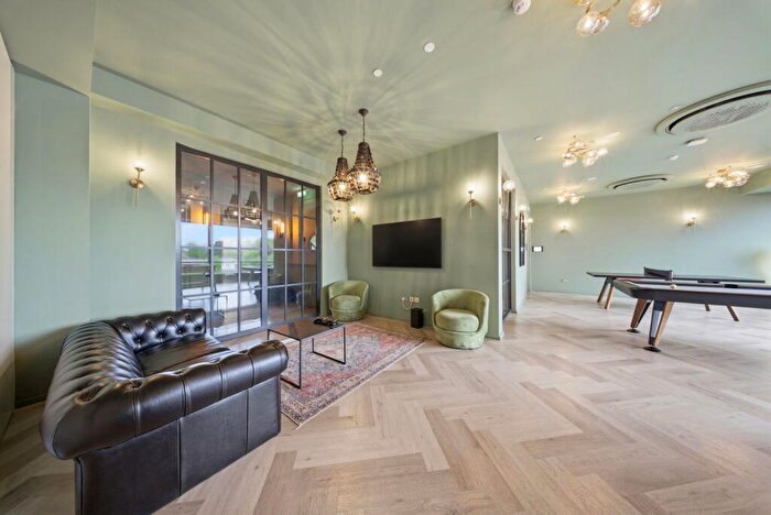 Studio To Rent In Lowlands Road, Harrow, HA1