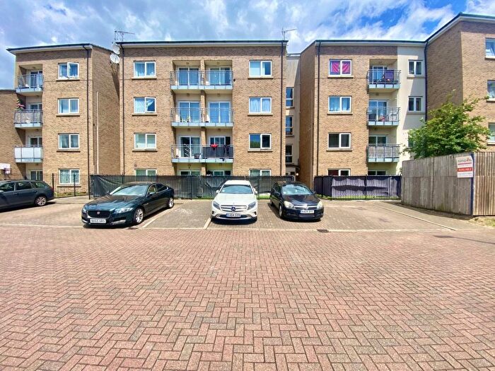 2 Bedroom Flat To Rent In Gateway Court, Convent Way, Southall, UB2