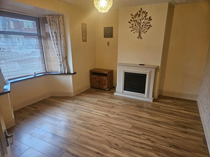 3 Bedroom House To Rent In Bleakhouse Road, Oldbury, B68