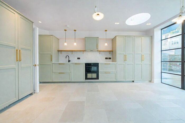 2 Bedroom House To Rent In Wildwood Grove, Hampstead, NW3