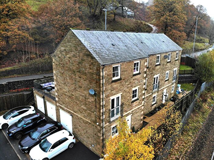 4 Bedroom End Of Terrace House For Sale In Ivy Place, Todmorden, OL14