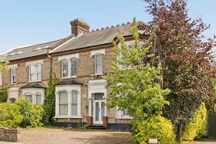 2 Bedroom Flat For Sale In Station Road, Hendon, NW4