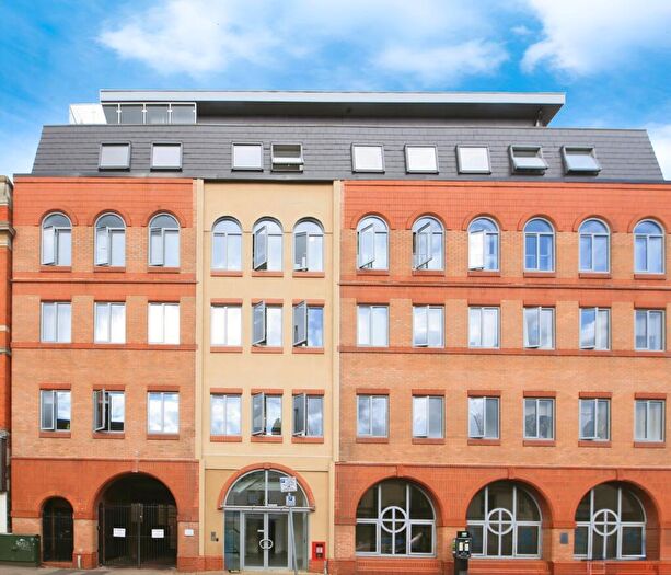 2 Bedroom Flat For Sale In Park Road, Peterborough, Cambridgeshire, PE1