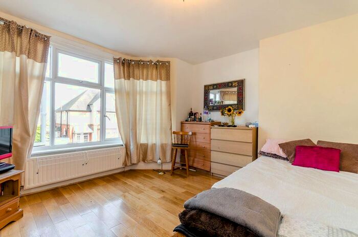 Studio To Rent In Effingham Road, Long Ditton, Surbiton, KT6