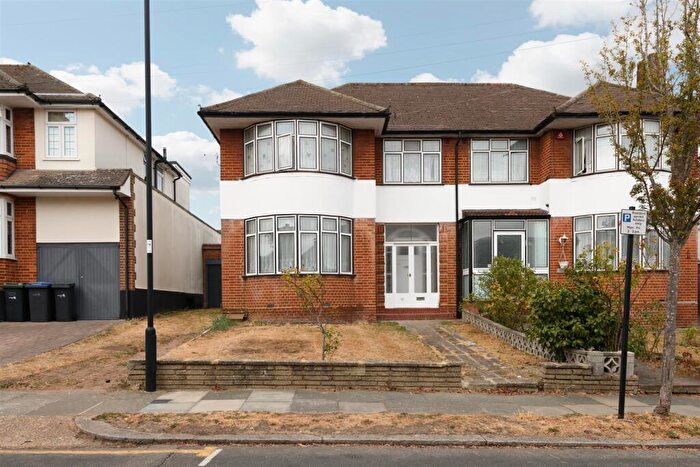 1 Bedroom Flat To Rent In Lakenheath, London, N14