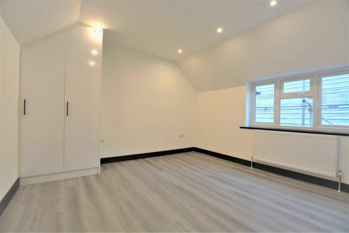 2 Bedroom Terraced House To Rent In High Street, High Wycombe, HP11