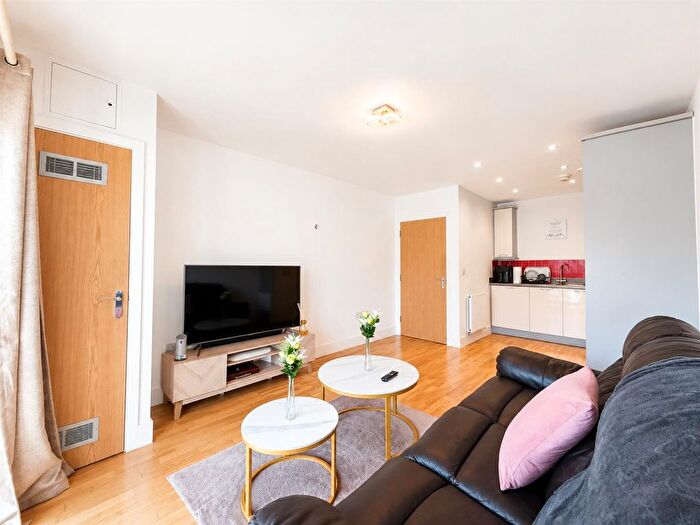 1 Bedroom Flat For Sale In Featherstone Court, Featherstone Road, Southall, UB2