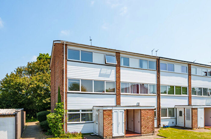 3 Bedroom Maisonette To Rent In Woodcote Drive, Orpington, BR6