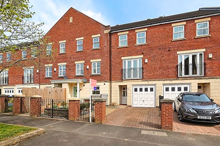 4 Bedroom Terraced House To Rent In Hutton Gate, Harrogate, HG2