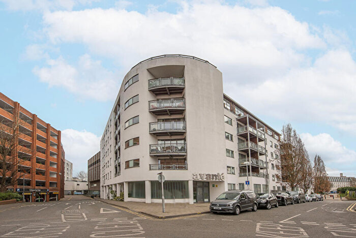 2 Bedroom Flat For Sale In The Bittoms, Kingston Upon Thames, KT1