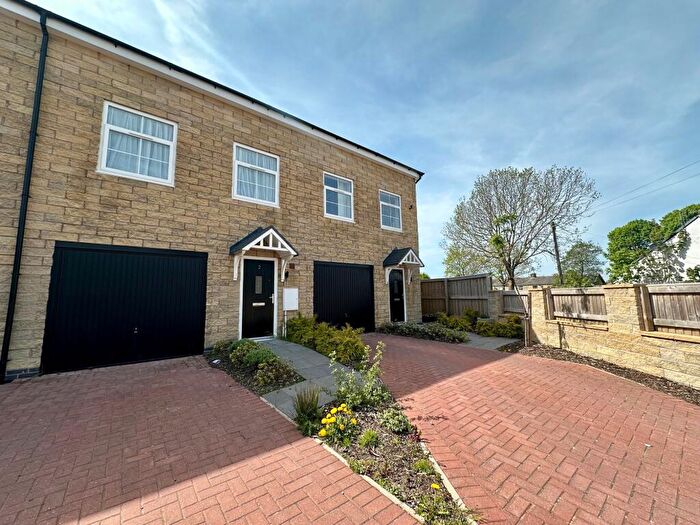 4 Bedroom Town House To Rent In Melbourne Gardens, Burnley, BB12