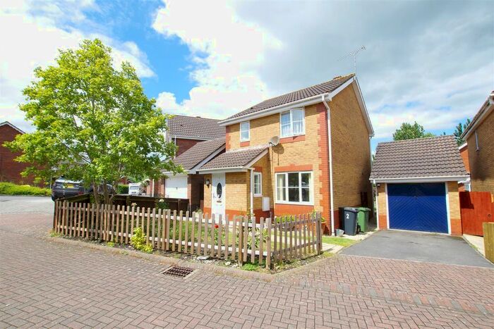 3 Bedroom Detached House To Rent In Exmoor Close, Taw Hill, Swindon, SN25
