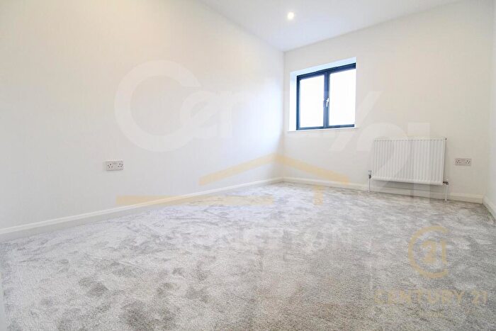 1 Bedroom Flat To Rent In Dell Road Epsom, KT17
