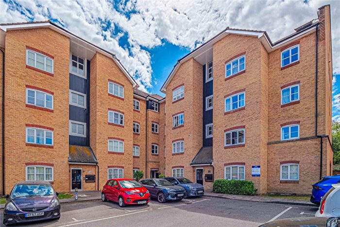 2 Bedroom Flat For Sale In Evans Wharf, Hemel Hempstead, Hertfordshire, HP3