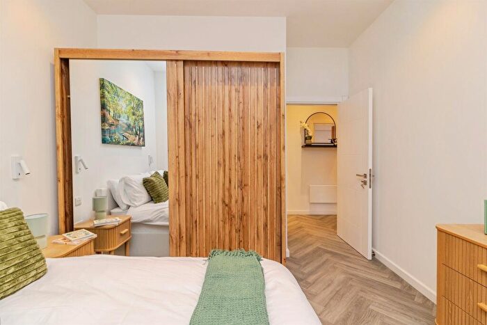 2 Bedroom Apartment For Sale In Caldecotte Lake Drive, Caldecotte, Milton Keynes, MK7