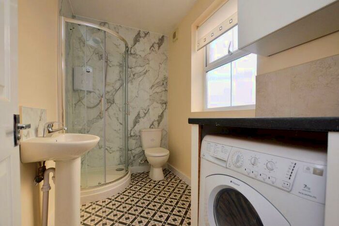 1 Bedroom Flat To Rent In Meadow Road, Salisbury, SP2