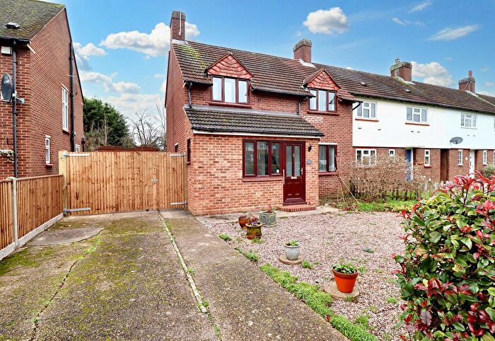 3 Bedroom End Of Terrace House To Rent In Robinsway, Hersham, Surrey, KT12