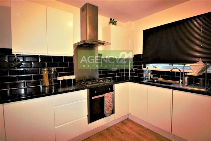 2 Bedroom Maisonette To Rent In Eastern Avenue, Romford, RM1