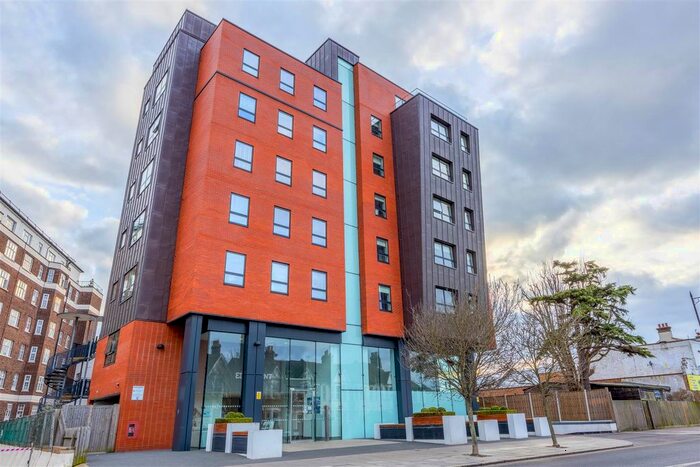 2 Bedroom Flat To Rent In Rectory Grove, Leigh-On-Sea, SS9