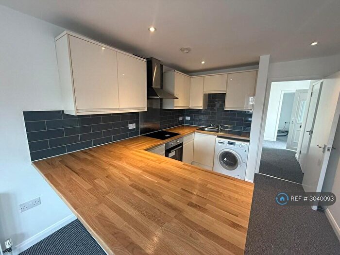2 Bedroom Flat To Rent In South End, Croydon, CR0