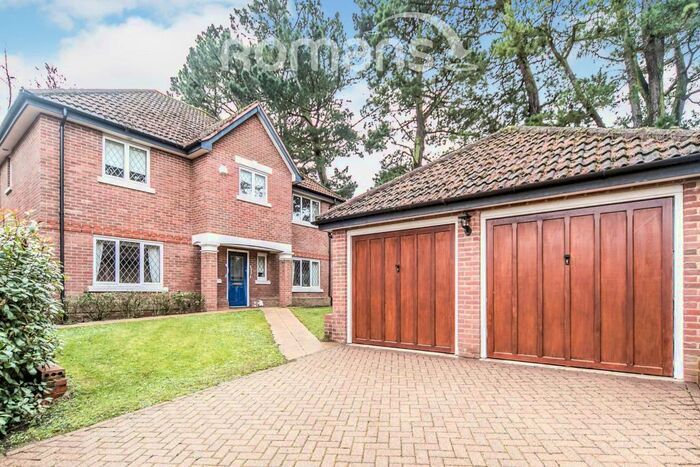 4 Bedroom Detached House To Rent In Clairmore Gardens, Tilehurst, RG31