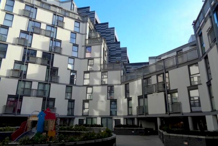 2 Bedroom Flat To Rent In Wharton Square, Edinburgh, EH3