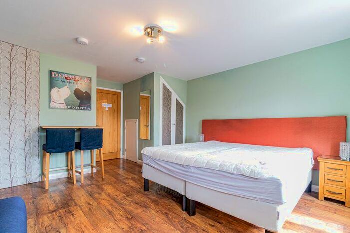 Detached House To Rent In Kennington Road, Oxford, OX1