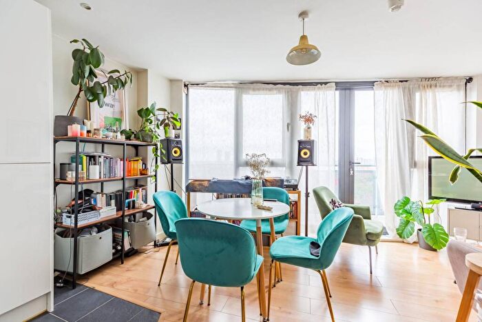 1 Bedroom Flat To Rent In Taylor Place, , Bow, London, E3