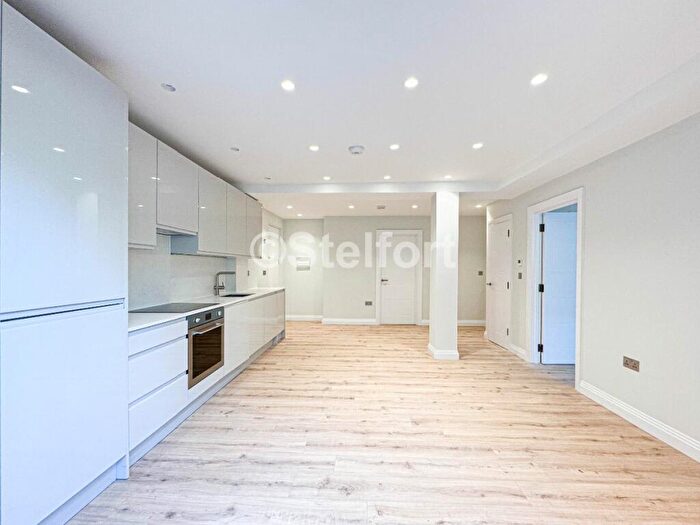 2 Bedroom Flat To Rent In Camden Road, London, N7