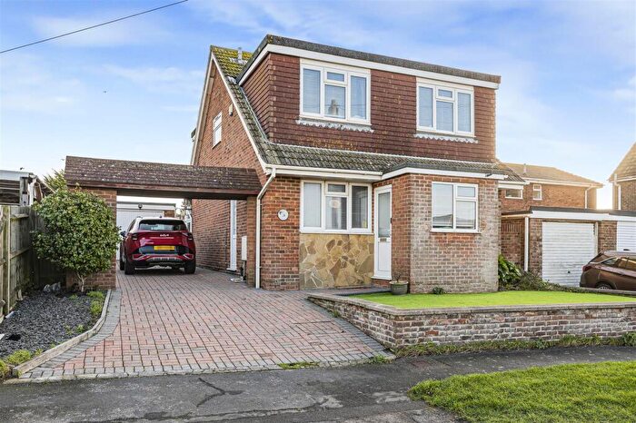 4 Bedroom Detached House For Sale In Downland Avenue, Peacehaven, BN10