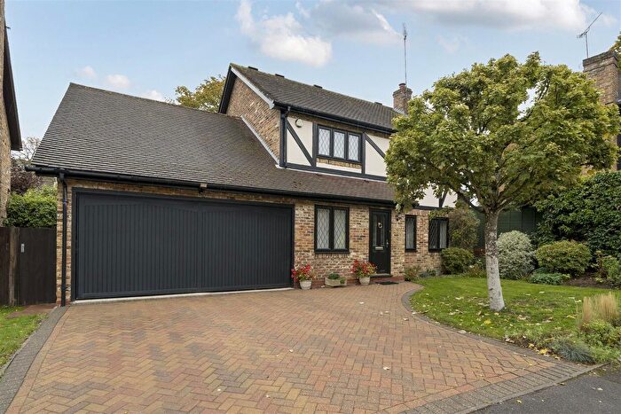4 Bedroom Detached House For Sale In Alcot Close, Crowthorne, RG45
