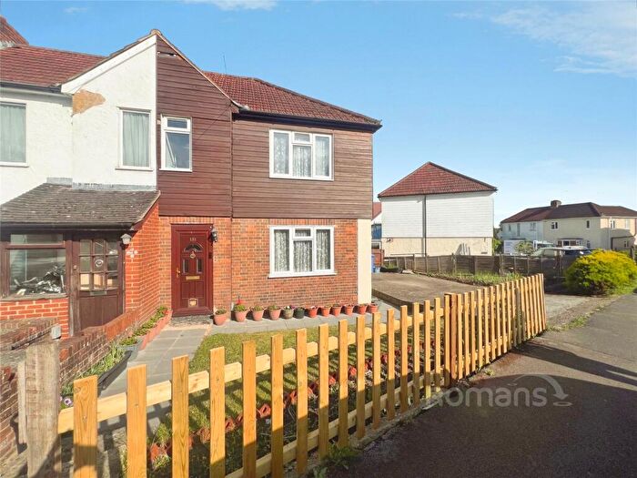 3 Bedroom End Of Terrace House For Sale In Roberts Road, Aldershot, Hampshire, GU12