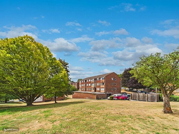 2 Bedroom Flat For Sale In Windsor Drive, High Wycombe, HP13